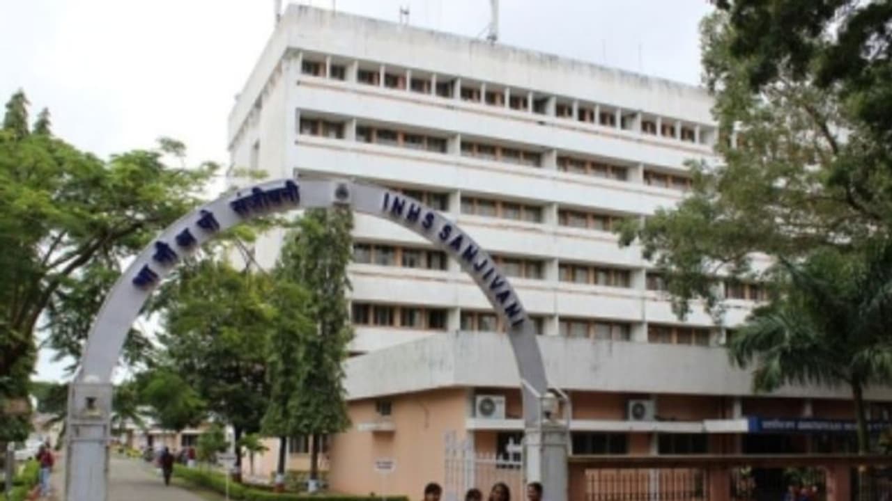 കൊച്ചി നാവിക സേനാ ആശുപത്രിയിൽ നാല് പേരെ കൊവിഡ് ബാധിച്ച് ചികിത്സയിൽ പ്രവേശിപ്പിച്ചു