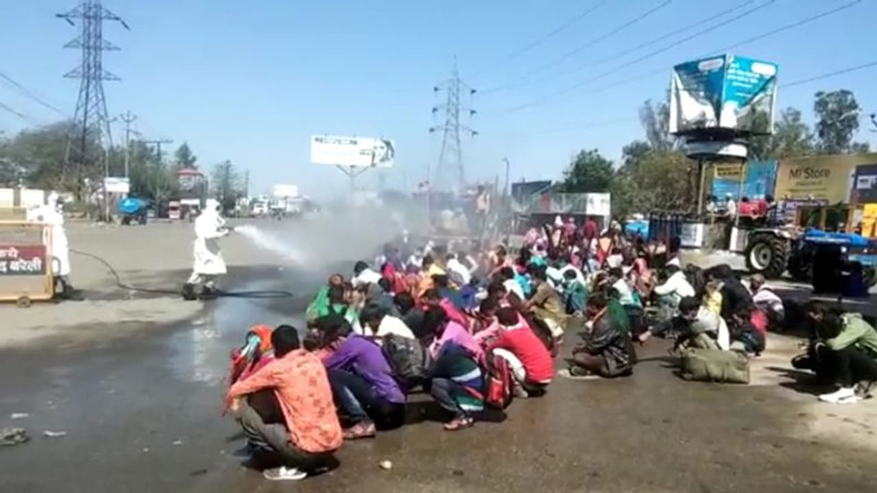 प्रवासी मजदूरों के लिए केंद्र और राज्य के किए इंतजाम काफी नहीं, SC ने कहा, उचित प्रबंध करना चाहिए प्रवासी मजदूरों के लिए केंद्र और राज्य के किए इंतजाम काफी नहीं, SC ने कहा, उचित प्रबंध करना चाहिए