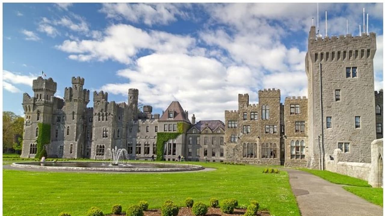 ലോക്ക് ഡൗണ്‍: 800 വർഷം പഴക്കമുള്ള കോട്ടയില്‍ ഒറ്റപ്പെട്ട് കഴിയാന്‍ ഭാഗ്യം കിട്ടിയ ദമ്പതികള്‍...