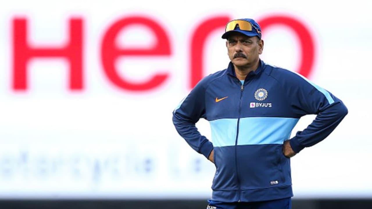 Ahead of ICC WTC final, Ravi Shastri gives fielding lessons to a dog at Southampton; watch here Ahead of ICC WTC final, Ravi Shastri gives fielding lessons to a dog at Southampton; watch here