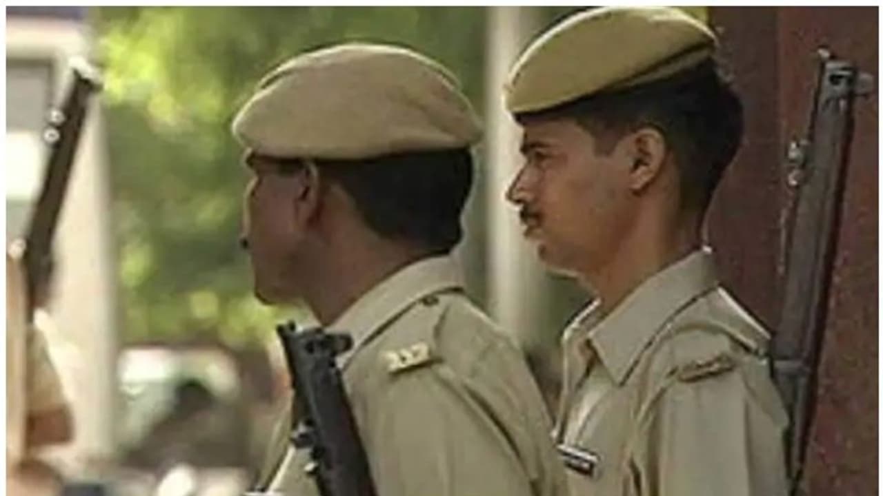 മകന്റെ ശ്രാദ്ധചടങ്ങുകൾ നടത്തിയില്ല; കുടുംബത്തിന് ഭ്രഷ്ട് കല്പിച്ച് പഞ്ചായത്ത്; കേസെടുത്ത് പൊലീസ് മകന്റെ ശ്രാദ്ധചടങ്ങുകൾ നടത്തിയില്ല; കുടുംബത്തിന് ഭ്രഷ്ട് കല്പിച്ച് പഞ്ചായത്ത്; കേസെടുത്ത് പൊലീസ്