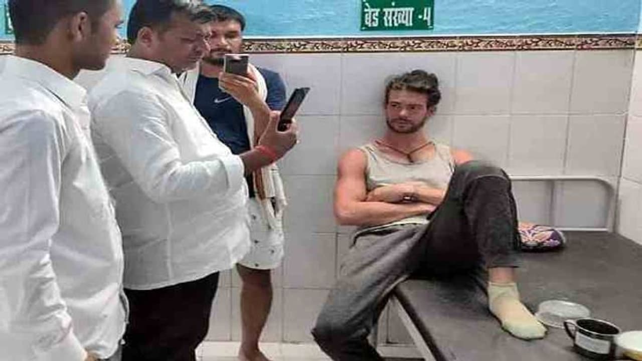 हंगरी से आया था घूमने, प्रशासन ने पकड़कर भेजा अस्पताल; 63 दिन से फंसे इस शख्स की सुनवाई नहीं हंगरी से आया था घूमने, प्रशासन ने पकड़कर भेजा अस्पताल; 63 दिन से फंसे इस शख्स की सुनवाई नहीं