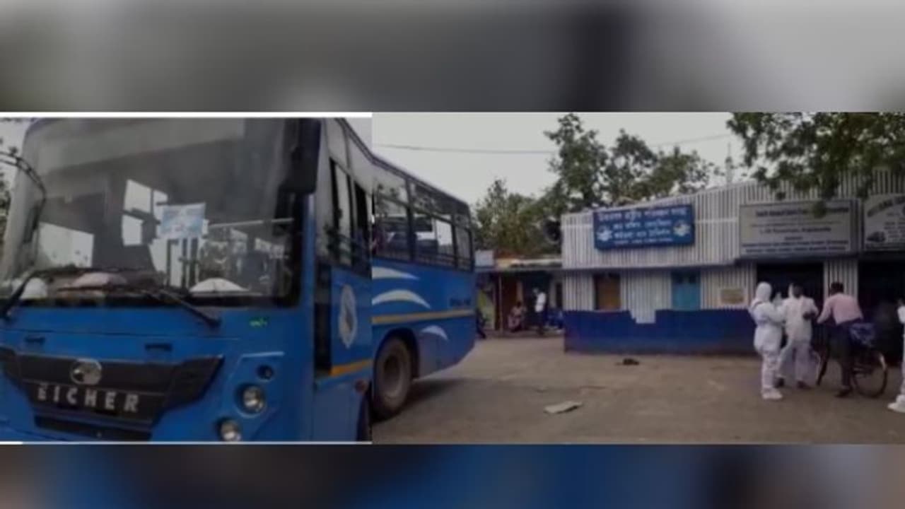 বুধবার কলকাতায় চালু আন্তঃজেলা বাস, শহর ও শহরতলির রাস্তায় নেমেছে অটোও বুধবার কলকাতায় চালু আন্তঃজেলা বাস, শহর ও শহরতলির রাস্তায় নেমেছে অটোও