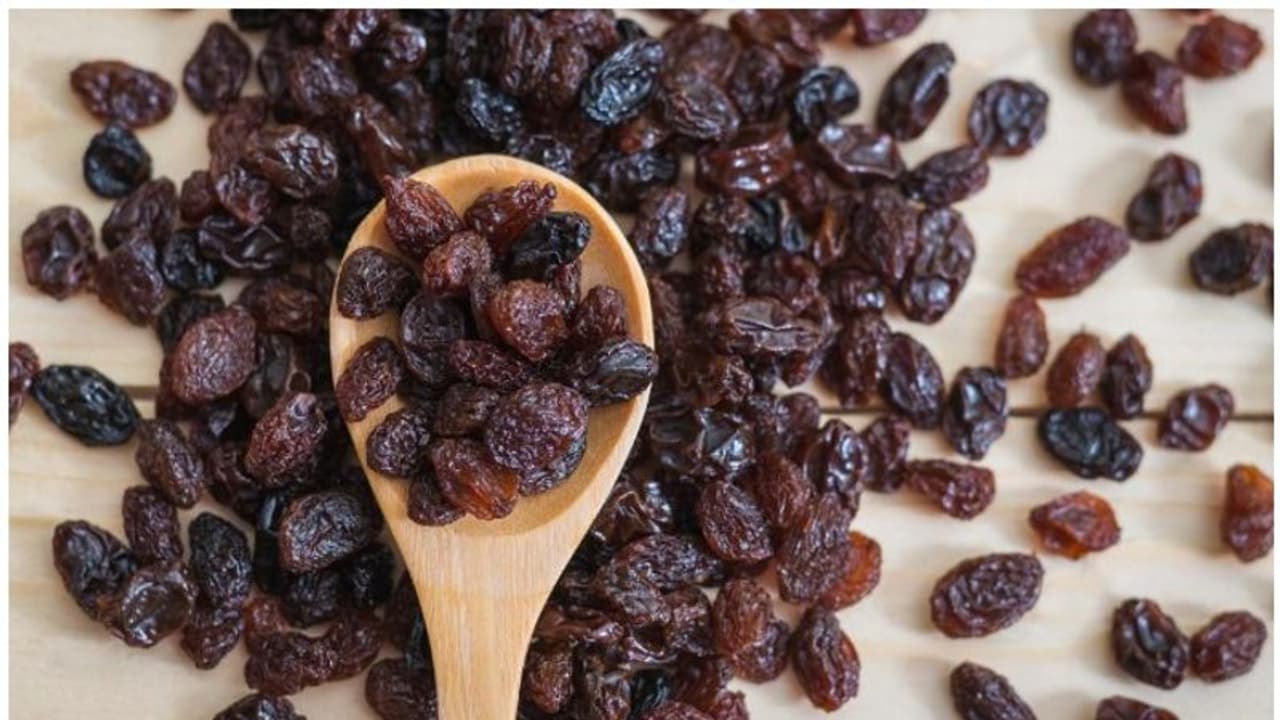 ആർത്തവസമയത്തെ അസ്വസ്ഥകൾ കുറയ്ക്കാൻ 'ഉണക്ക മുന്തിരി' നല്ലതോ...?