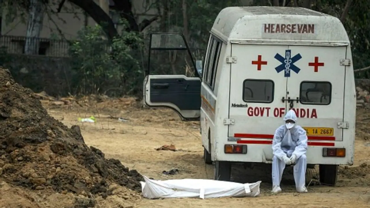 বডিব্যাগ খোলার 'চার্জ' ৫১০০০ টাকা, করোনায় মৃত বাবাকে শেষ দেখা হল না ছেলের বডিব্যাগ খোলার 'চার্জ' ৫১০০০ টাকা, করোনায় মৃত বাবাকে শেষ দেখা হল না ছেলের