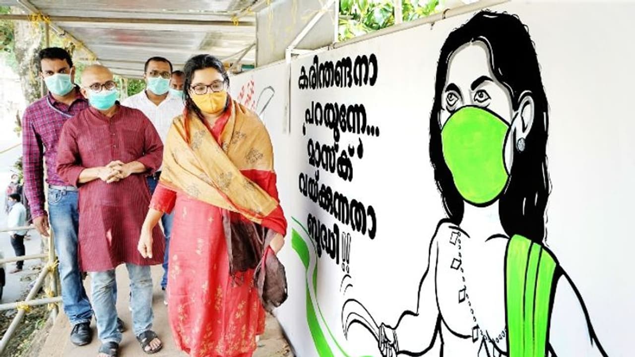 മാസ്ക് ധരിച്ച് പഴശ്ശിരാജ, 'ഇപ്പ ശര്യാക്കിത്തരാ'ലൈനില് കുതിരവട്ടം പപ്പു; കൊവിഡിനെതിരെ കാര്ട്ടൂണ് മതില് മാസ്ക് ധരിച്ച് പഴശ്ശിരാജ, 'ഇപ്പ ശര്യാക്കിത്തരാ'ലൈനില് കുതിരവട്ടം പപ്പു; കൊവിഡിനെതിരെ കാര്ട്ടൂണ് മതില്