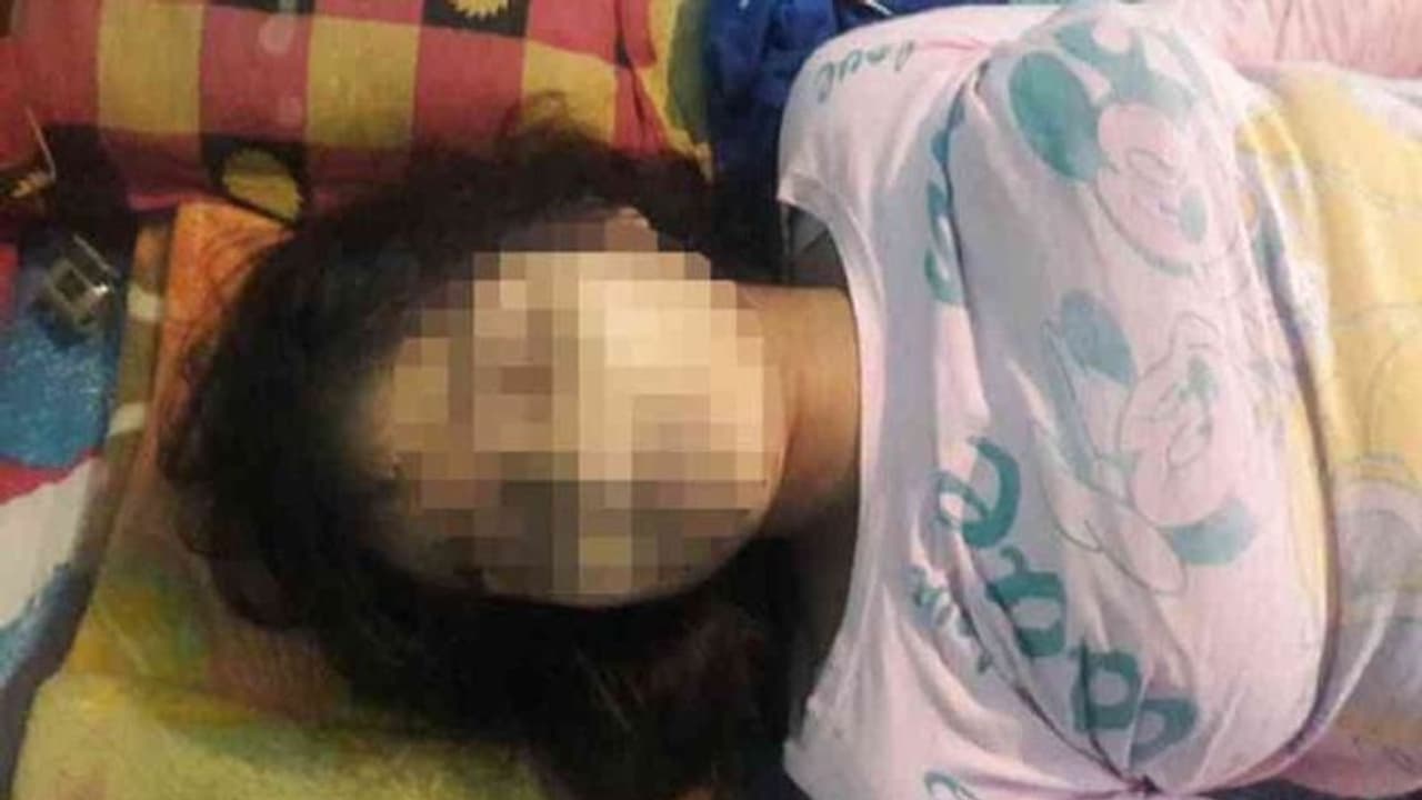 अपनों ने दिल तोड़ा तो बेटी को मरना पड़ा, सुसाइड नोट में लिखा मेरी मौत की रोज दुआ करती थीं मां और बहन अपनों ने दिल तोड़ा तो बेटी को मरना पड़ा, सुसाइड नोट में लिखा मेरी मौत की रोज दुआ करती थीं मां और बहन