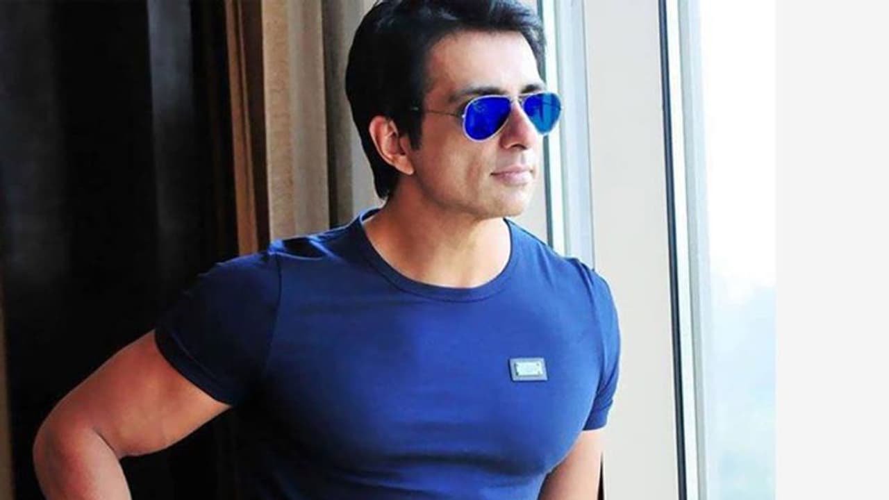 সোনু সুদের চালে বিপাকে শিবসেনা নেতা সঞ্জয় রাউত, উদ্ধবের বাড়ি মাতুশ্রীতে হল বৈঠক সোনু সুদের চালে বিপাকে শিবসেনা নেতা সঞ্জয় রাউত, উদ্ধবের বাড়ি মাতুশ্রীতে হল বৈঠক