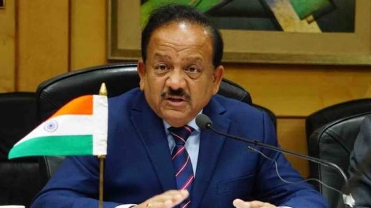 தடுப்பூசி பற்றாக்குறையா? இயலாமையால் பிதற்றாதீங்க.. மகாராஷ்டிர மாநில அரசை விளாசிய மத்திய அமைச்சர் ஹர்ஷ்வர்தன் தடுப்பூசி பற்றாக்குறையா? இயலாமையால் பிதற்றாதீங்க.. மகாராஷ்டிர மாநில அரசை விளாசிய மத்திய அமைச்சர் ஹர்ஷ்வர்தன்