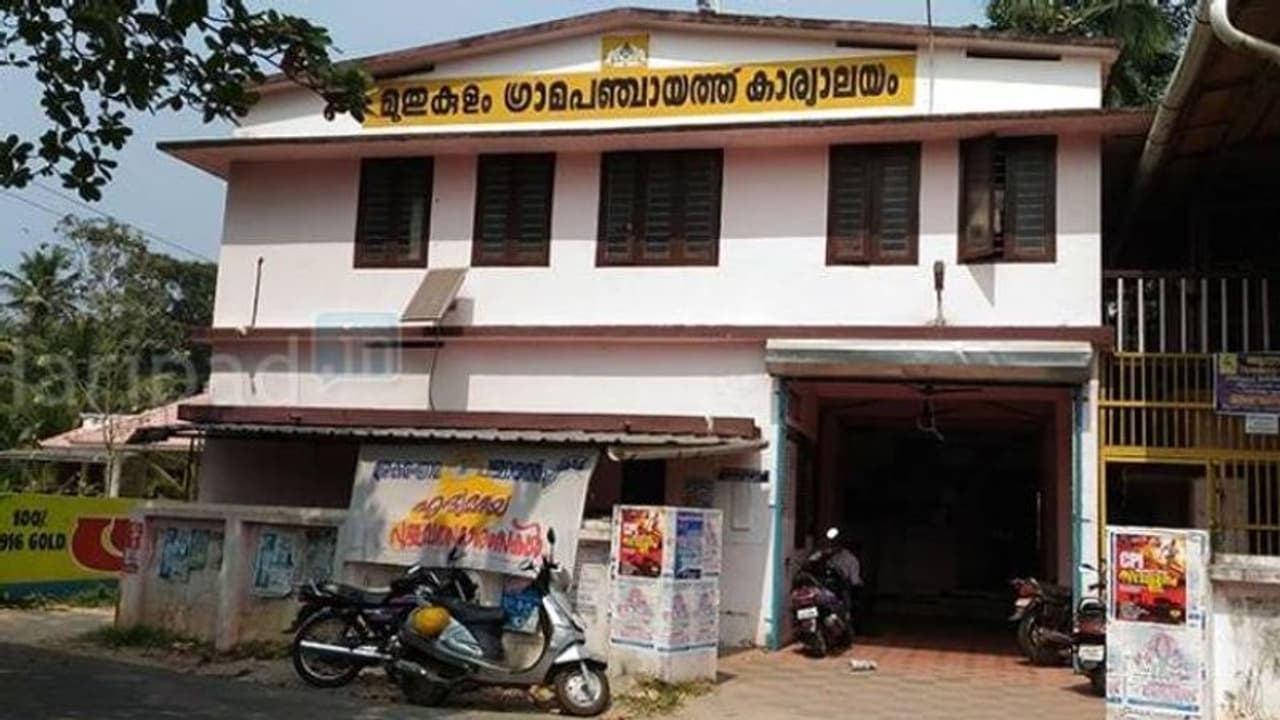 ഒരു പഞ്ചായത്തില് രണ്ട് സെക്രട്ടറിമാര്, നാടകീയ രംഗങ്ങള് അരങ്ങേറി മുതുകുളം ഒരു പഞ്ചായത്തില് രണ്ട് സെക്രട്ടറിമാര്, നാടകീയ രംഗങ്ങള് അരങ്ങേറി മുതുകുളം