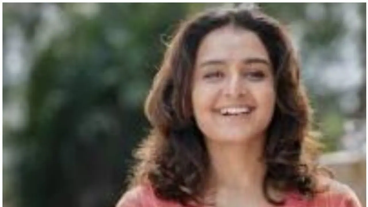 ചതുര്‍മുഖത്തിലെ മഞ്‍ജു വാര്യര്‍, ഫോട്ടോ ഷെയര്‍ ചെയ്‍ത് താരം