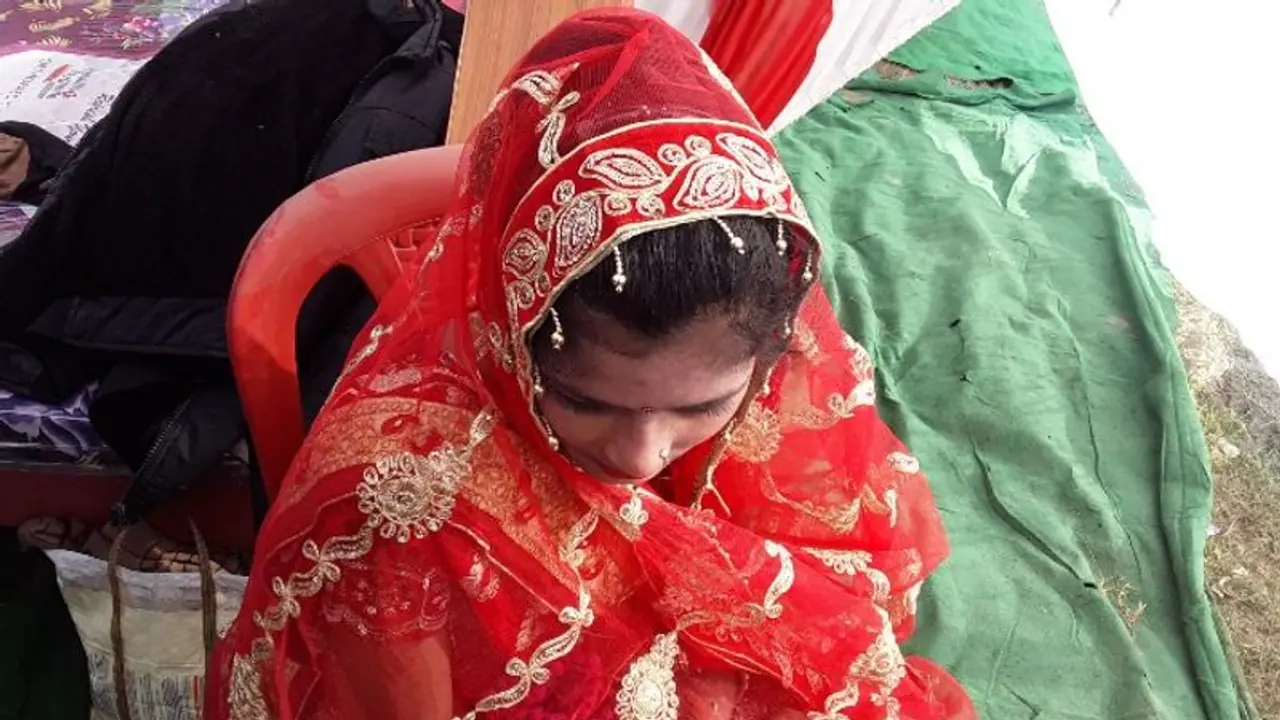 हाथों में मेहंदी लगाए दुल्हन बनने की तैयारी कर रहीं थीं 2 बहनें, 7 फेरे से पहले दोनों कोरोना पॉजिटिव हाथों में मेहंदी लगाए दुल्हन बनने की तैयारी कर रहीं थीं 2 बहनें, 7 फेरे से पहले दोनों कोरोना पॉजिटिव