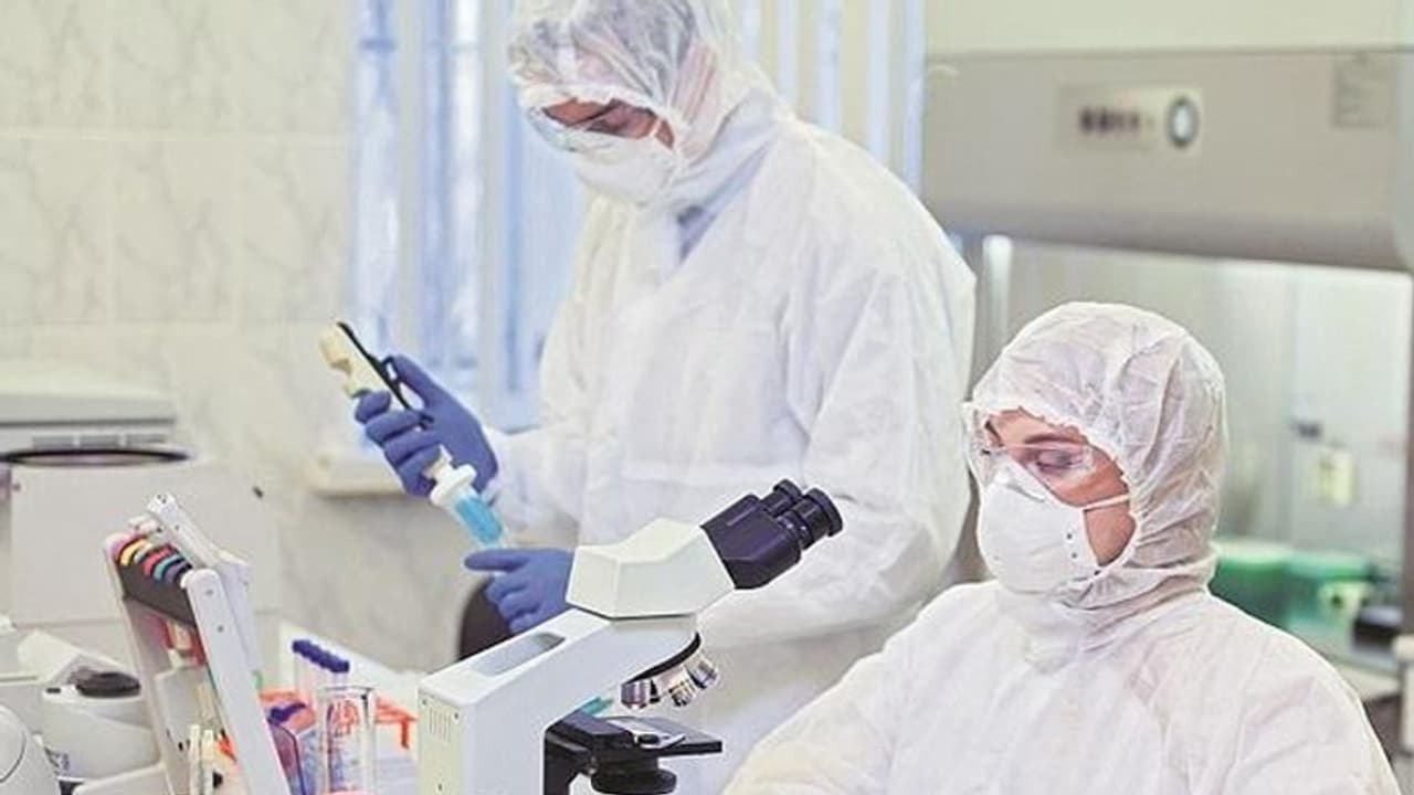 भारत के 30 ग्रुप कोरोना वैक्सीन बनाने में लगे, इन तीन तरह से हो रहा है काम, एक साल बाद मिलेगा रिजल्ट भारत के 30 ग्रुप कोरोना वैक्सीन बनाने में लगे, इन तीन तरह से हो रहा है काम, एक साल बाद मिलेगा रिजल्ट