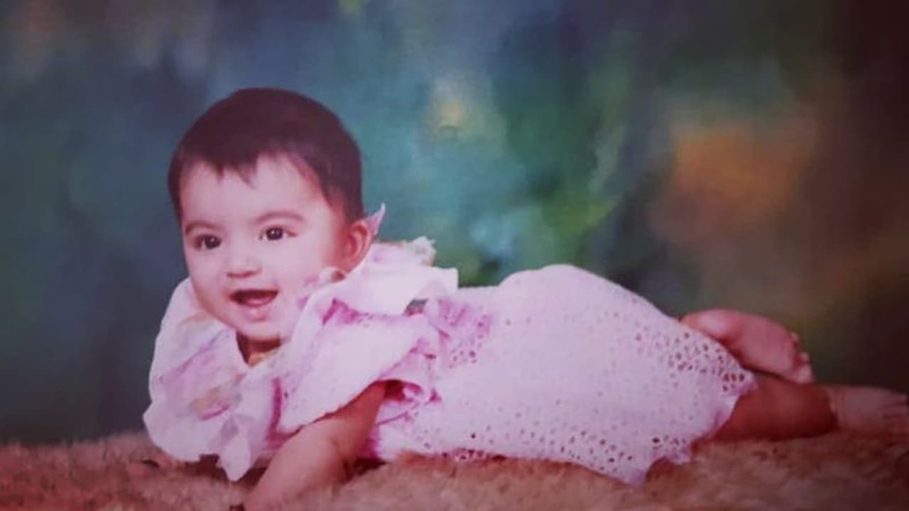 க்யூட் ஸ்மைலில் மனதை அள்ளும் இந்த குட்டி பாப்பா யார் தெரியுமா?... இப்ப இவங்க பிரபல ஹீரோயின்...! க்யூட் ஸ்மைலில் மனதை அள்ளும் இந்த குட்டி பாப்பா யார் தெரியுமா?... இப்ப இவங்க பிரபல ஹீரோயின்...!