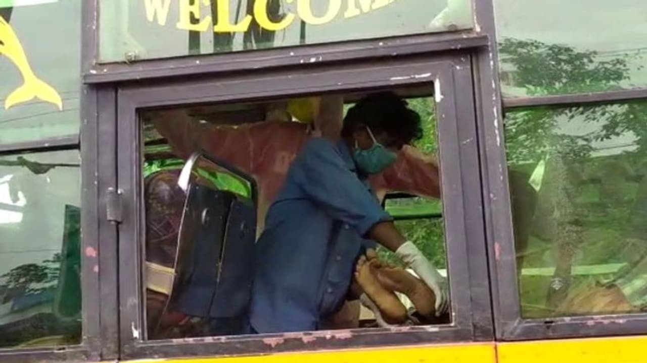 মহারাষ্ট্র থেকে ফেরার পথে বাসেই মৃত্যু পরিযায়ী শ্রমিকের, আতঙ্কে পশ্চিম মেদিনীপুর মহারাষ্ট্র থেকে ফেরার পথে বাসেই মৃত্যু পরিযায়ী শ্রমিকের, আতঙ্কে পশ্চিম মেদিনীপুর