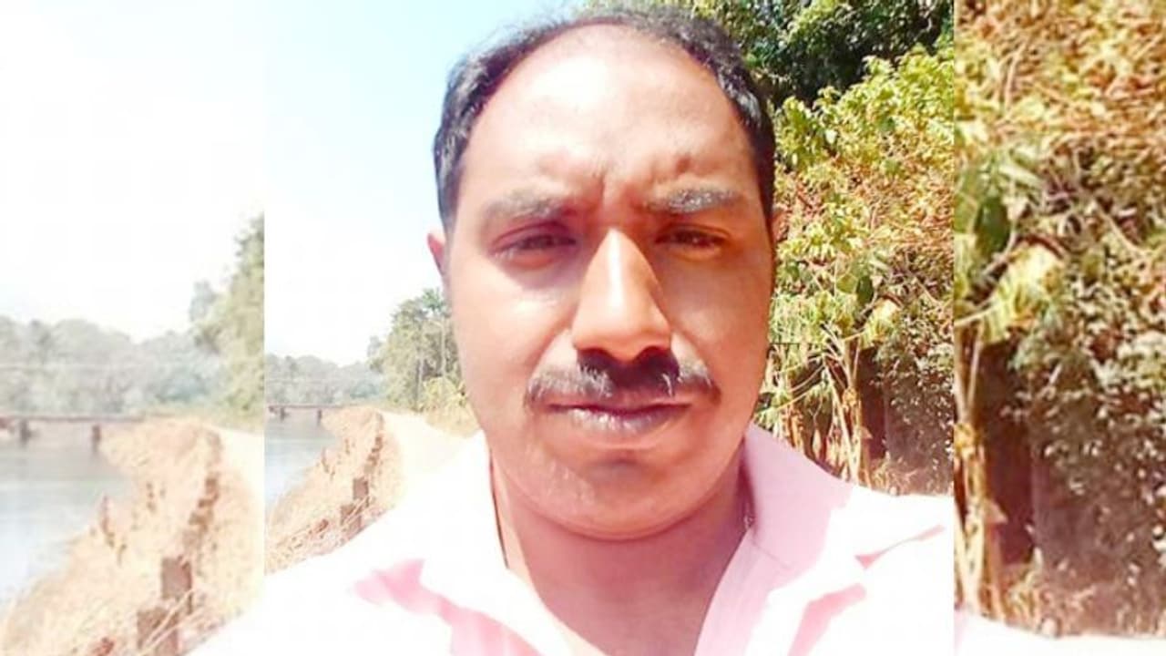 കൃഷിസ്ഥലത്ത് പൊട്ടിവീണ വൈദ്യുതി കമ്പിയില് നിന്ന് ഷോക്കേറ്റ് യുവാവ് മരിച്ചു കൃഷിസ്ഥലത്ത് പൊട്ടിവീണ വൈദ്യുതി കമ്പിയില് നിന്ന് ഷോക്കേറ്റ് യുവാവ് മരിച്ചു