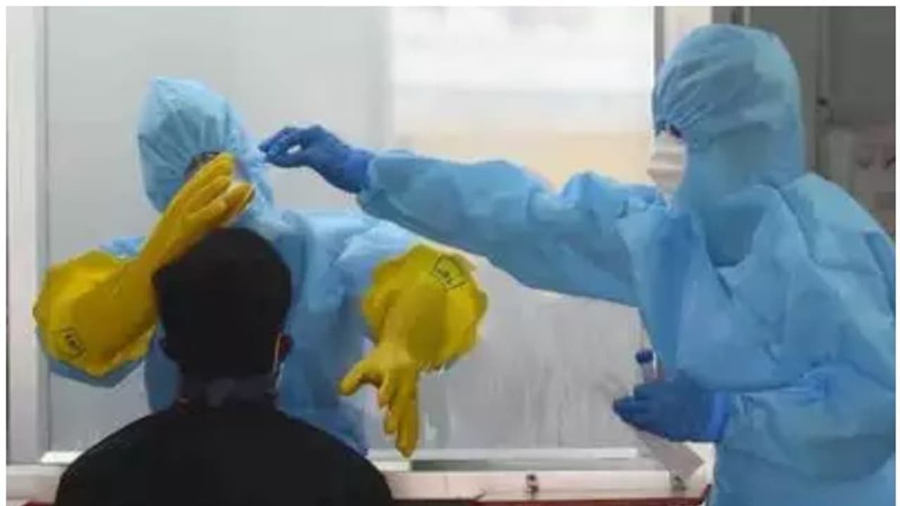 കൊവിഡ്: തമിഴ്നാട്ടിൽ കൊവിഡ് ബാധിതരുടെ എണ്ണത്തിൽ വൻ വർധന; ഇന്ന് മാത്രം 938 പുതിയ കേസുകൾ കൊവിഡ്: തമിഴ്നാട്ടിൽ കൊവിഡ് ബാധിതരുടെ എണ്ണത്തിൽ വൻ വർധന; ഇന്ന് മാത്രം 938 പുതിയ കേസുകൾ