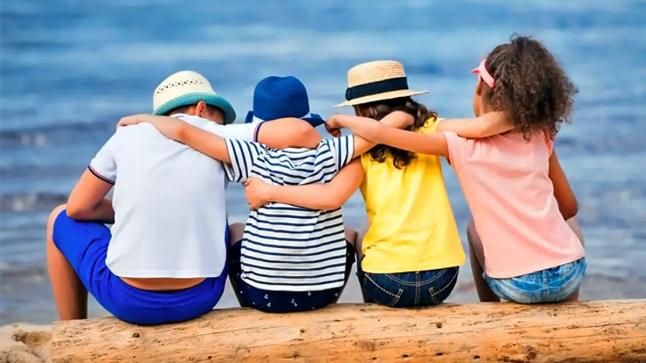 विदुर नीति: इन 5 लोगों से दोस्ती करना बन सकता है परेशानी का कारण विदुर नीति: इन 5 लोगों से दोस्ती करना बन सकता है परेशानी का कारण