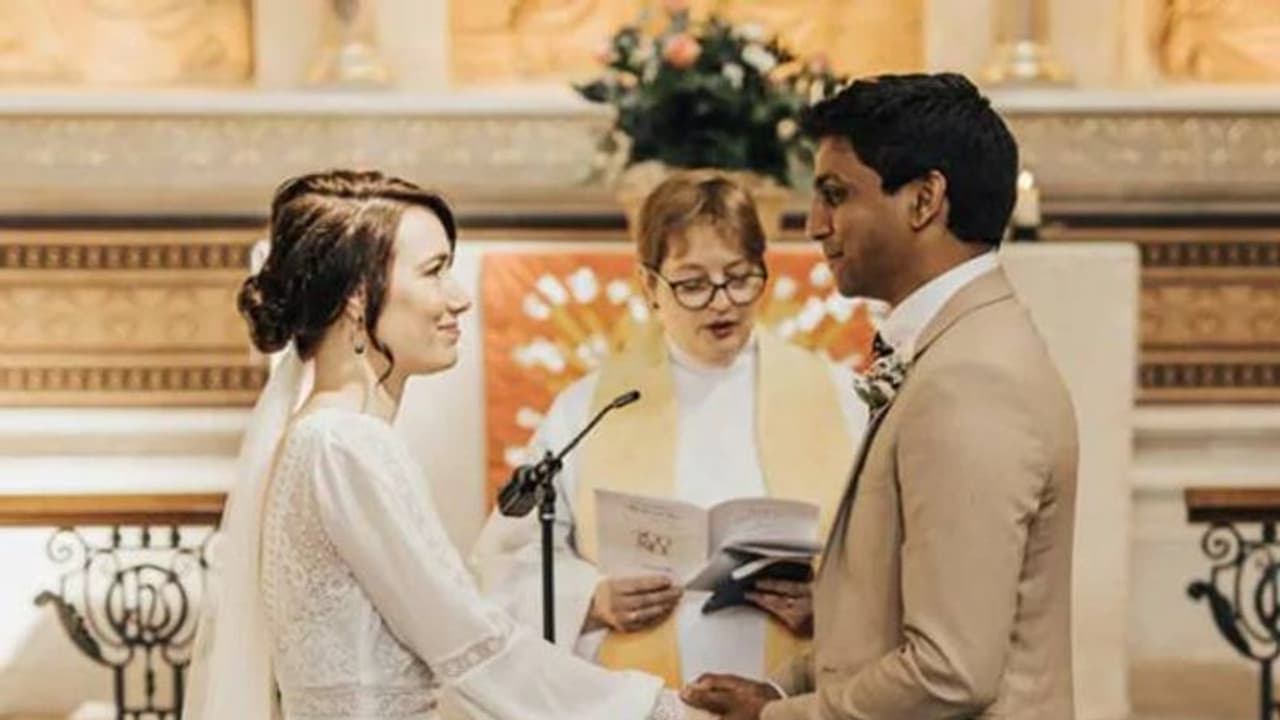 ആശുപത്രിയില്‍ വച്ച് വിവാഹിതരായി ഡോക്ടറും നഴ്സും, ഏറ്റെടുത്ത് സോഷ്യല്‍ മീഡിയ