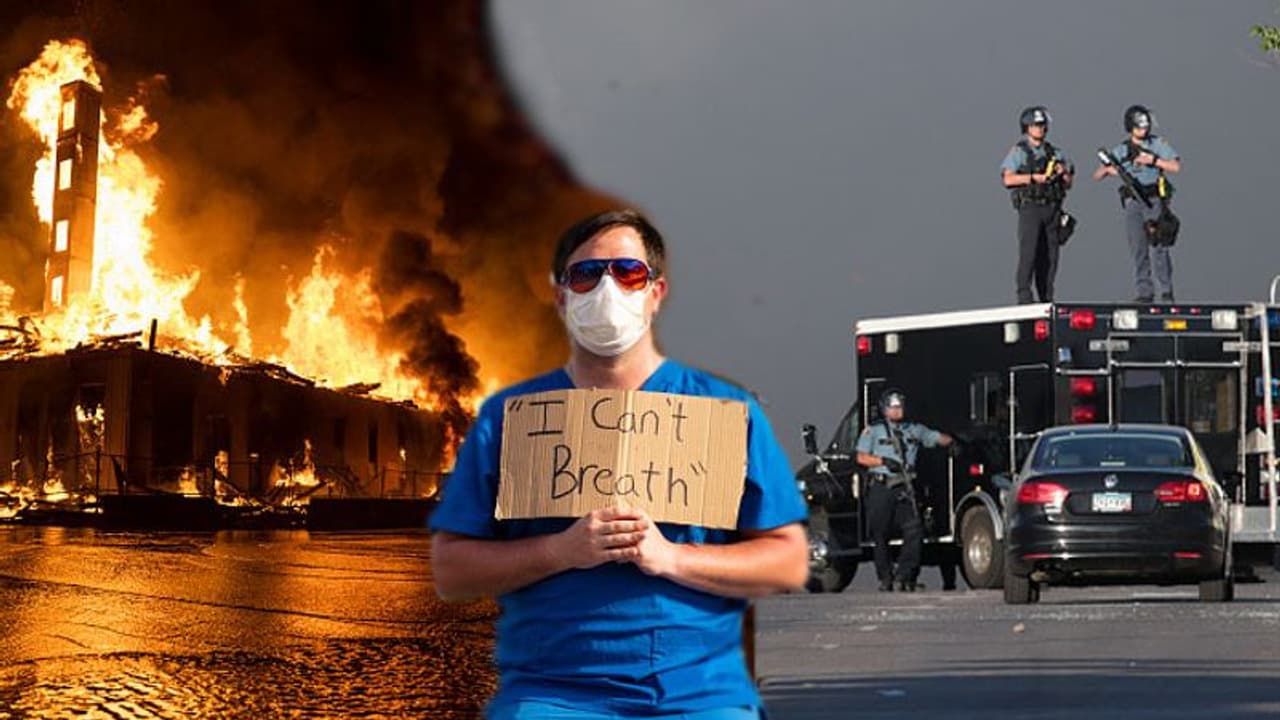 শ্বেতাঙ্গ পুলিশের বন্দুকের সামনে হাঁটু গেড়ে বসে কৃষ্ণাঙ্গ যুবতী, জ্বলছে আমেরিকা শ্বেতাঙ্গ পুলিশের বন্দুকের সামনে হাঁটু গেড়ে বসে কৃষ্ণাঙ্গ যুবতী, জ্বলছে আমেরিকা