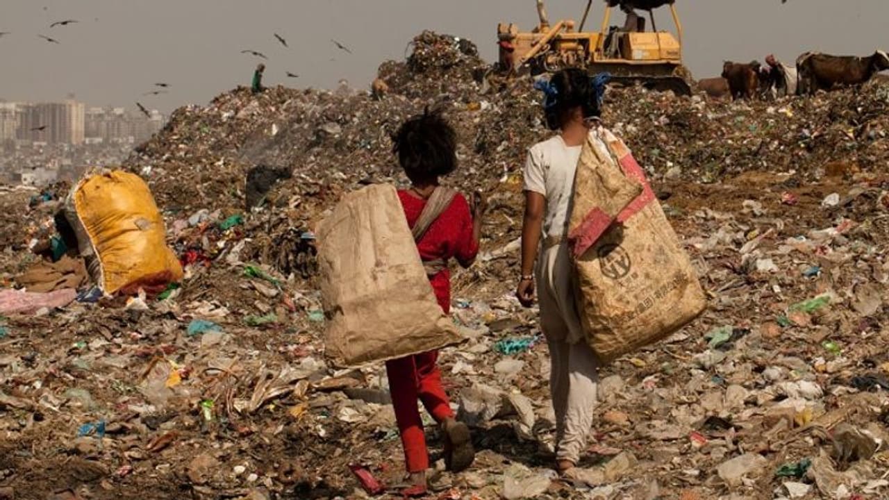 കൊവിഡ് ദാരിദ്ര്യം വർധിപ്പിച്ചു; 56 ദശലക്ഷത്തിലധികം ഇന്ത്യക്കാർ കടുത്ത ദാരിദ്യത്തിലെന്ന് ലോകബാങ്ക് കൊവിഡ് ദാരിദ്ര്യം വർധിപ്പിച്ചു; 56 ദശലക്ഷത്തിലധികം ഇന്ത്യക്കാർ കടുത്ത ദാരിദ്യത്തിലെന്ന് ലോകബാങ്ക്