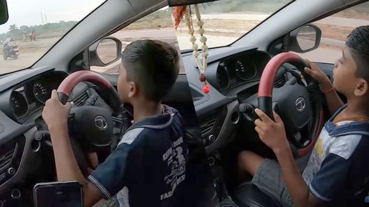 കുട്ടി കാറോടിക്കുന്ന വീഡിയോയുമായി പിതാവ്; ക്രിമിനല് കുറ്റമെന്ന് സോഷ്യല് മീഡിയ കുട്ടി കാറോടിക്കുന്ന വീഡിയോയുമായി പിതാവ്; ക്രിമിനല് കുറ്റമെന്ന് സോഷ്യല് മീഡിയ