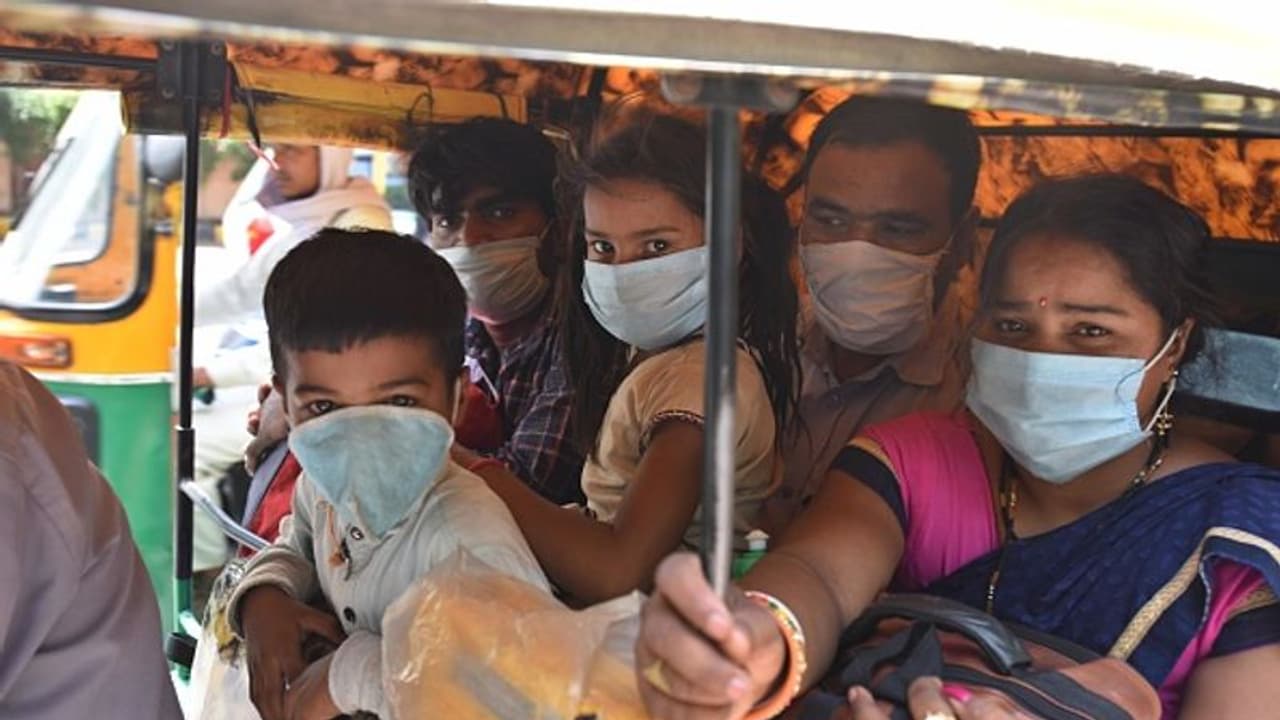 করোনা গোষ্ঠী সংক্রমণের পর্যায়ে পৌঁছেছে ভারতে, অপরিকল্পিত লকডাউনের খেসারত দিতে হচ্ছে, দাবি বিশেষজ্ঞদের