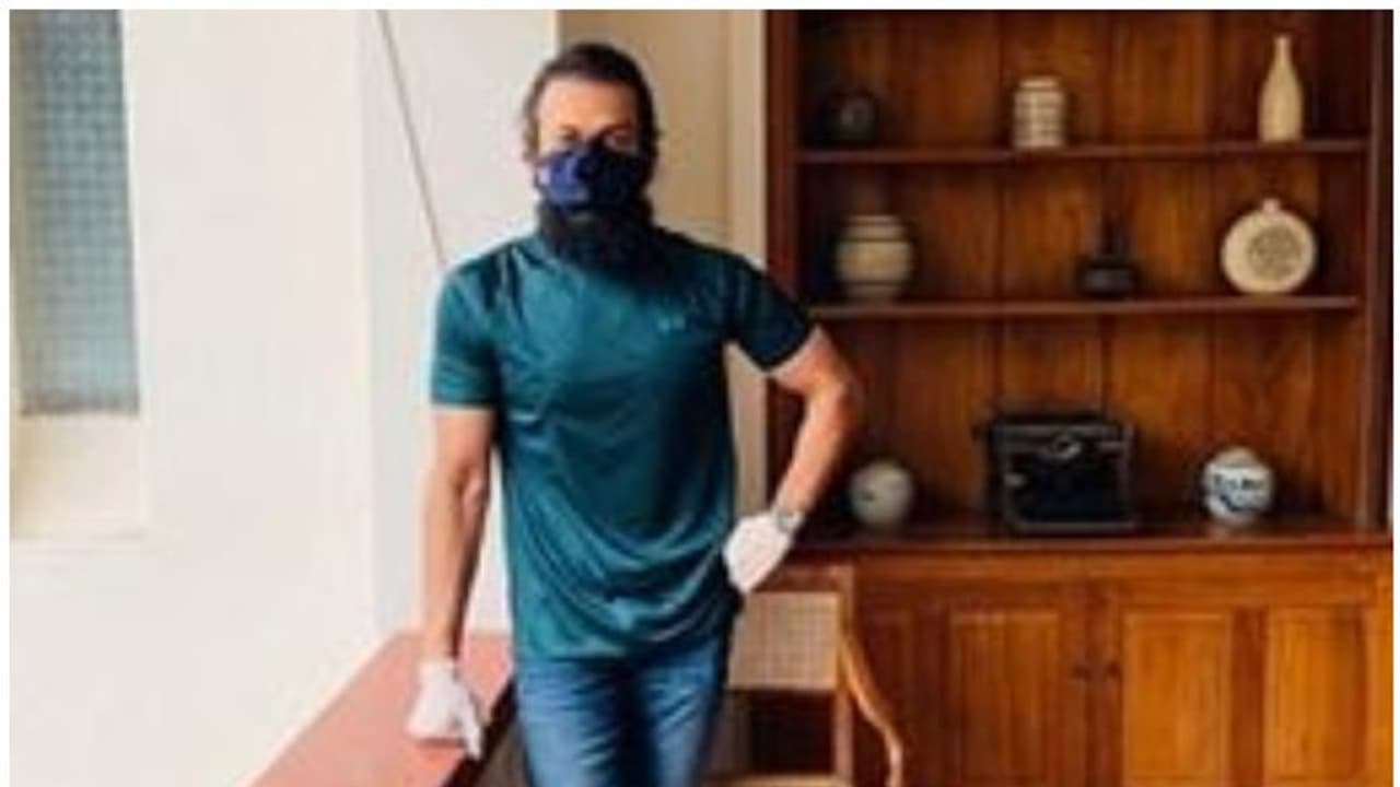 ഇനി ഹോം ക്വാറന്റൈനിലേക്ക്, നിര്ദ്ദേശങ്ങള് മറക്കരുത് എന്നും പൃഥ്വിരാജ് ഇനി ഹോം ക്വാറന്റൈനിലേക്ക്, നിര്ദ്ദേശങ്ങള് മറക്കരുത് എന്നും പൃഥ്വിരാജ്