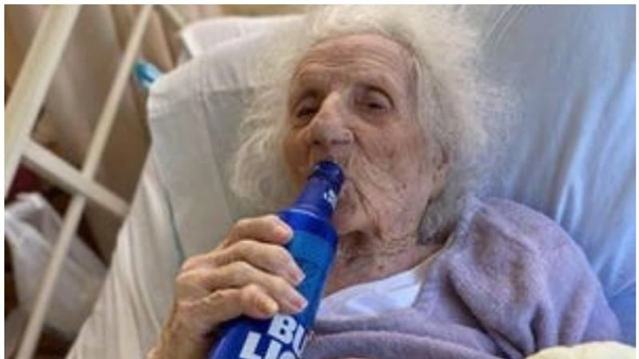 കൊവിഡിനെ തോല്‍പിച്ചത് 103ാം വയസില്‍; ബിയര്‍ കഴിച്ച് ആഘോഷവുമായി ഈ മുത്തശ്ശി