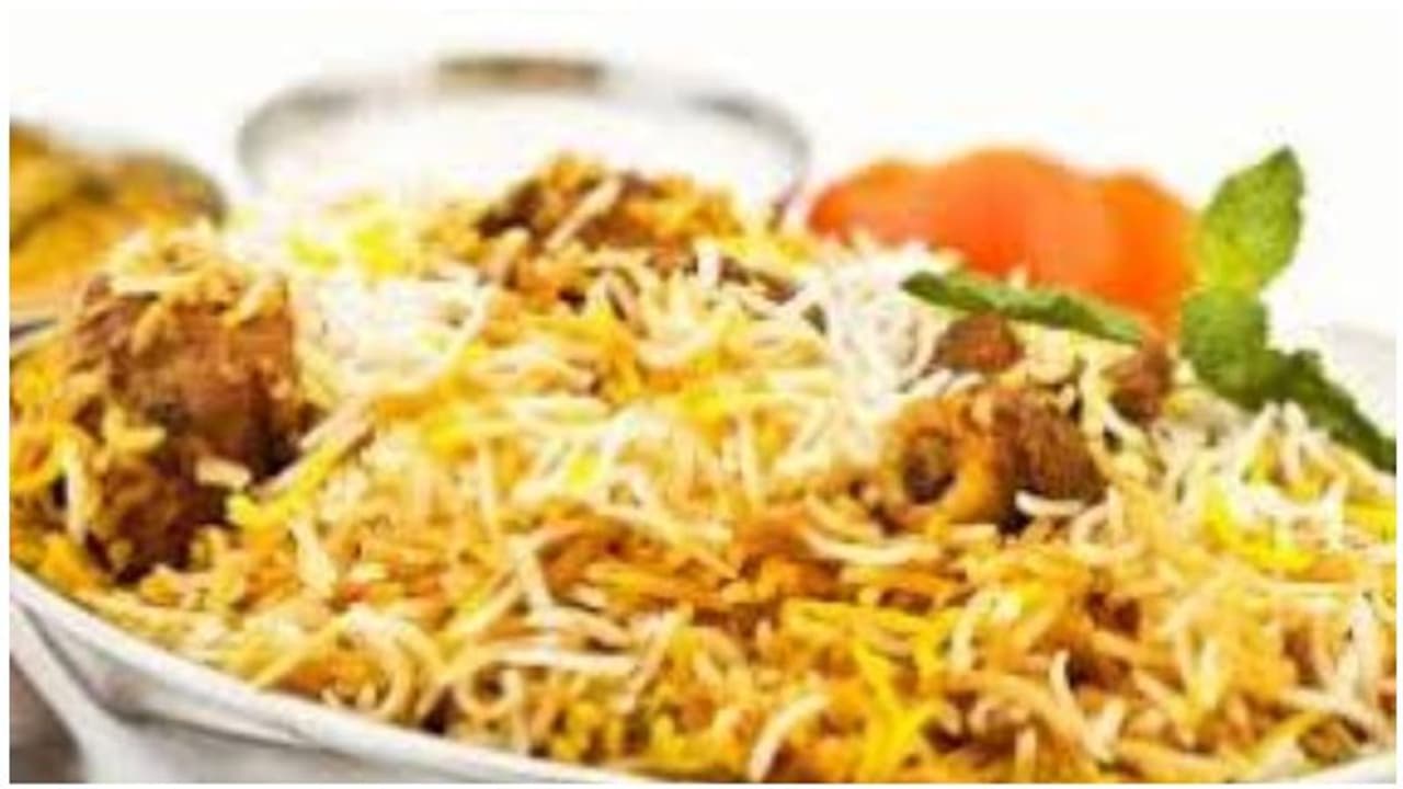 பிரியாணி சாப்பிட்ட மாணவிகளுக்கு வாந்தி, மயக்கம்… சென்னை தனியார் மருத்துவ கல்லூரியில் பரபரப்பு!! பிரியாணி சாப்பிட்ட மாணவிகளுக்கு வாந்தி, மயக்கம்… சென்னை தனியார் மருத்துவ கல்லூரியில் பரபரப்பு!!