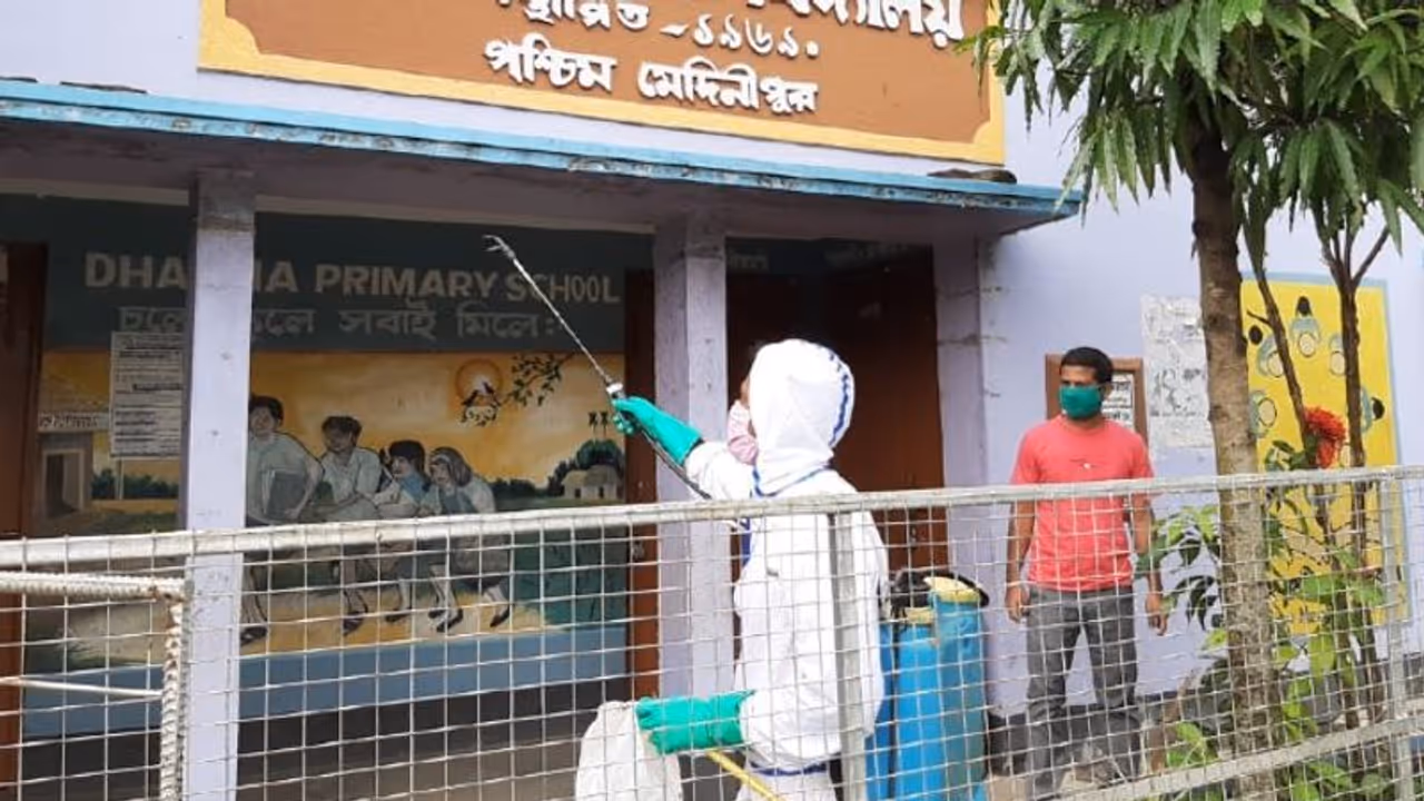 ফের শুরু হবে মিড ডে মিল বিলি, আগেই স্যানিটাইজেশনের প্রক্রিয়া চালু স্কুলে