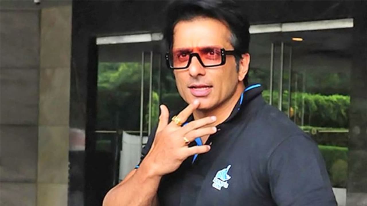 ঘূর্ণিঝড় ফেরানো থেকে পানশালায় পৌঁচ্ছে দেওয়ার আর্জি, পাল্টা কী বলেছিলেন সোনু ঘূর্ণিঝড় ফেরানো থেকে পানশালায় পৌঁচ্ছে দেওয়ার আর্জি, পাল্টা কী বলেছিলেন সোনু