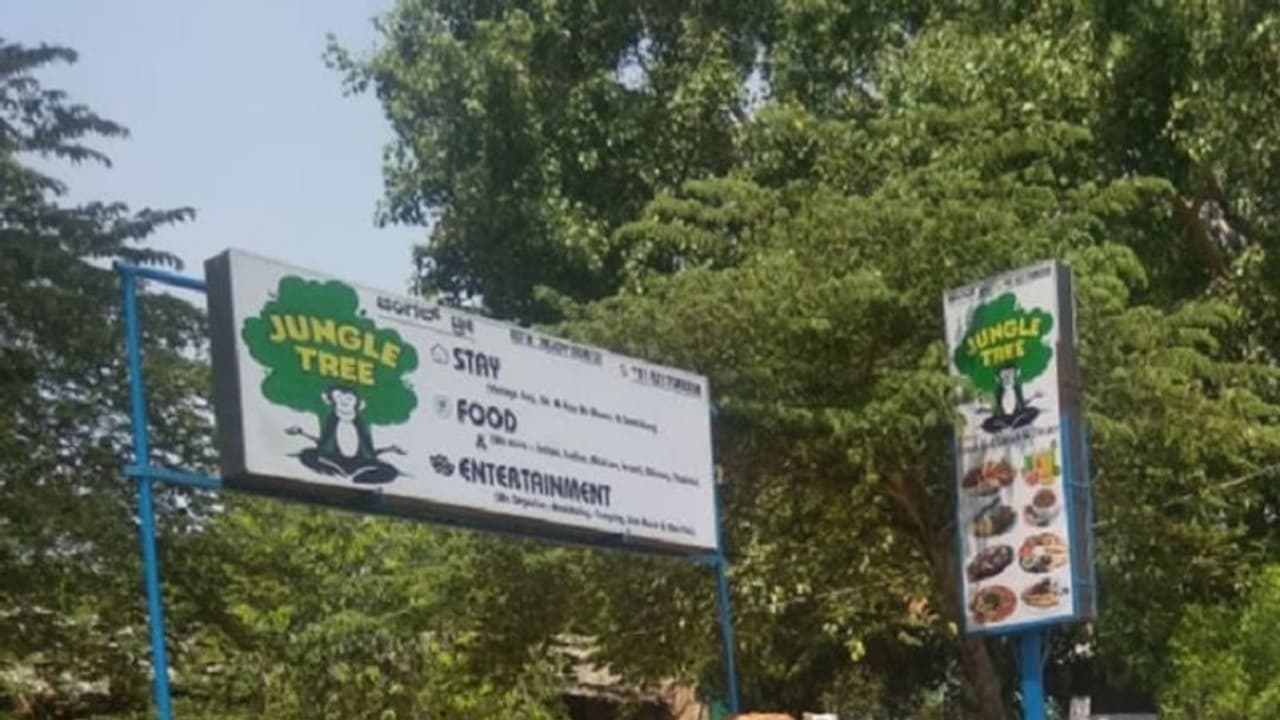 ಗಂಗಾವತಿ: ಲಾಕ್ಡೌನ್ ಉಲ್ಲಂಘನೆ, ರೆಸಾರ್ಟ್ ಮಾಲೀಕನ ವಿರುದ್ಧ ದೂರು ಗಂಗಾವತಿ: ಲಾಕ್ಡೌನ್ ಉಲ್ಲಂಘನೆ, ರೆಸಾರ್ಟ್ ಮಾಲೀಕನ ವಿರುದ್ಧ ದೂರು