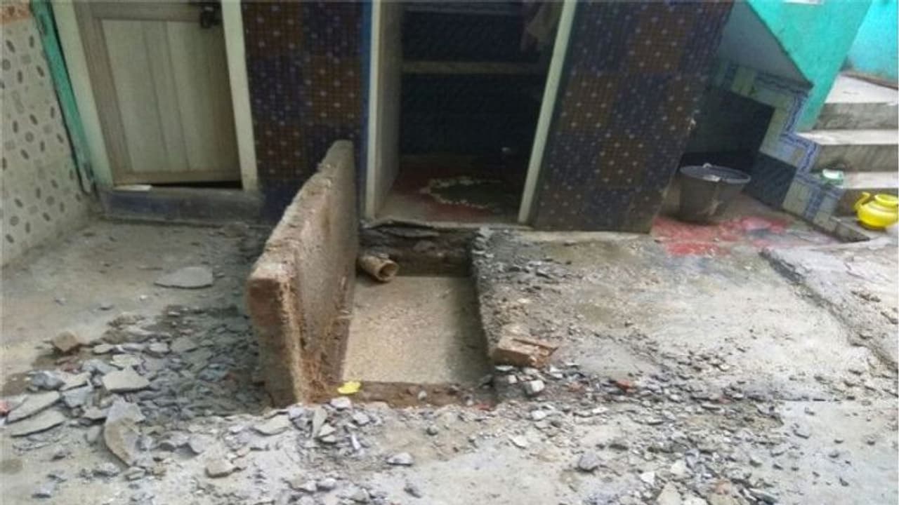 पत्नी के प्रेमी को घर पर बुलाया, हत्या कर शव सेप्टिक टैंक में छिपाया पत्नी के प्रेमी को घर पर बुलाया, हत्या कर शव सेप्टिक टैंक में छिपाया