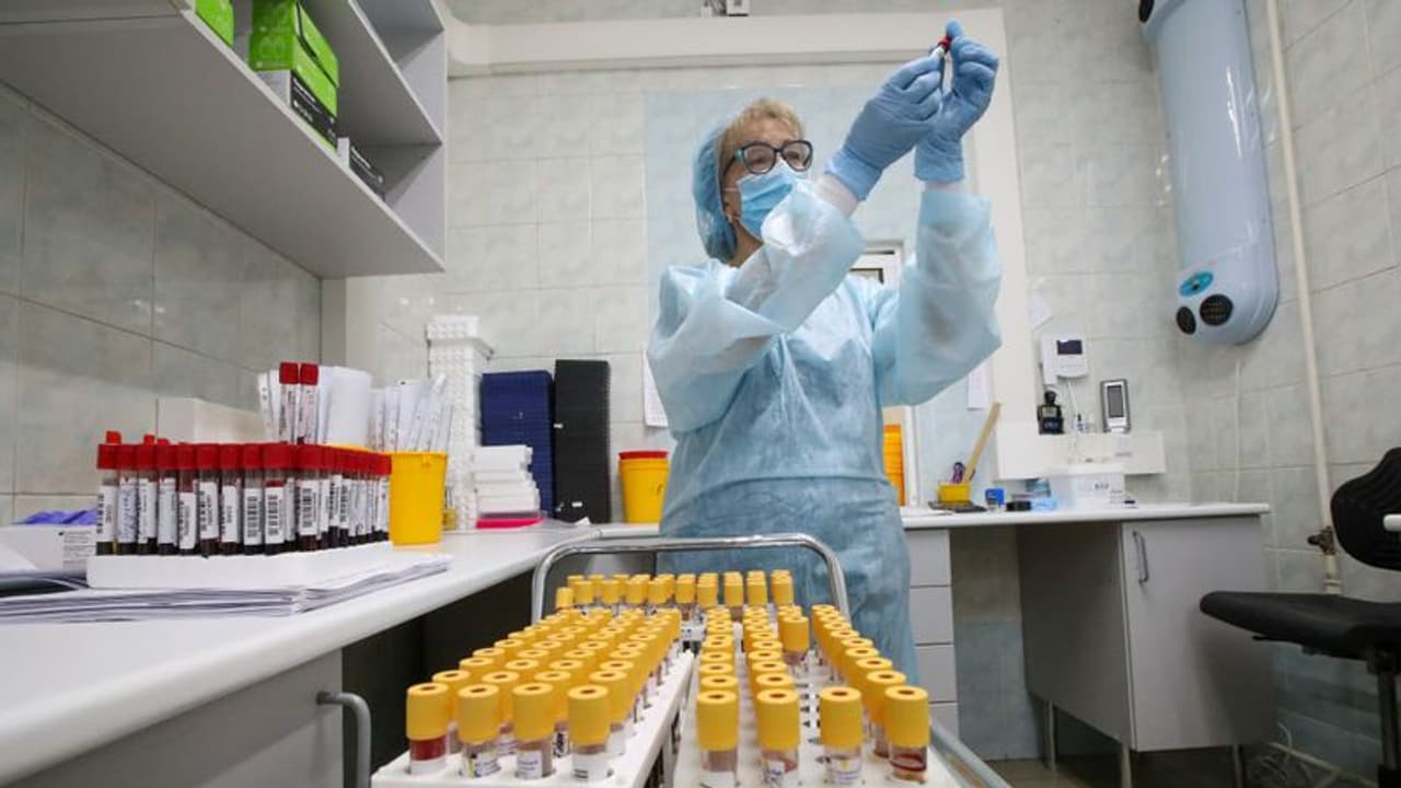 করোনার ওষুধের খোঁজে দেশের ৩০টি দল, অপেক্ষা সঞ্জীবনী সুধার হাতে আসার করোনার ওষুধের খোঁজে দেশের ৩০টি দল, অপেক্ষা সঞ্জীবনী সুধার হাতে আসার