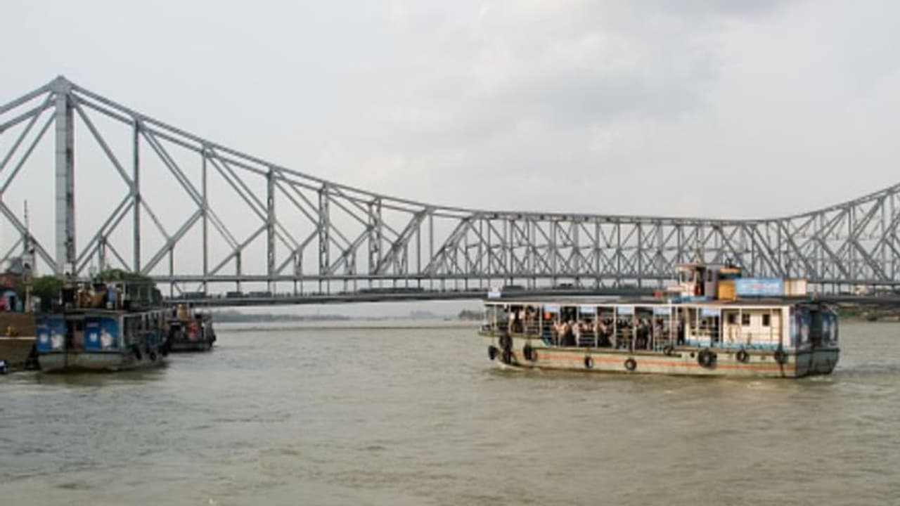 সোমবার থেকে চালু ফেরি চলাচল, পরিস্থিতি বুঝে বাড়ানো হতে পারে ৬০ শতাংশ পর্যন্ত যাত্রী সংখ্য়া সোমবার থেকে চালু ফেরি চলাচল, পরিস্থিতি বুঝে বাড়ানো হতে পারে ৬০ শতাংশ পর্যন্ত যাত্রী সংখ্য়া