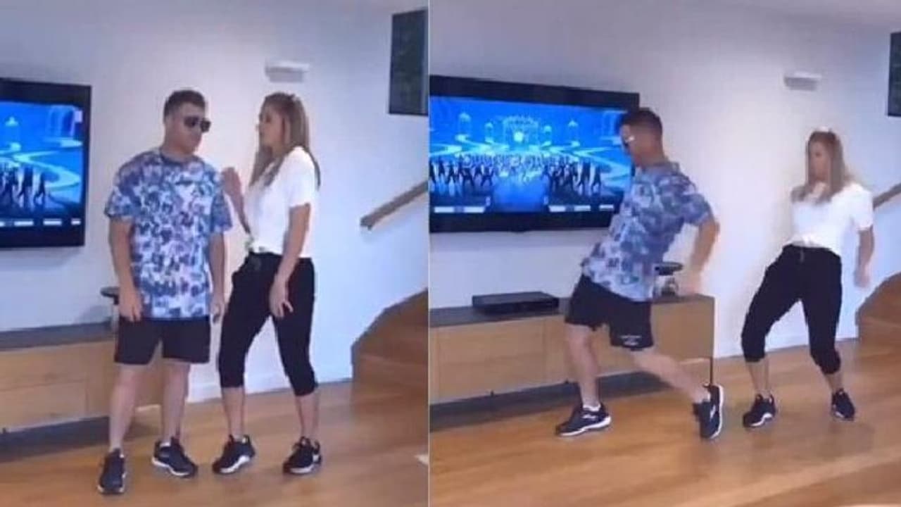 మైండ్ బ్లాక్కు టిక్టాక్ : అమ్మో 50 టేకులు పట్టింది.. నా భార్యే బాగా చేసిందన్న వార్నర్ మైండ్ బ్లాక్కు టిక్టాక్ : అమ్మో 50 టేకులు పట్టింది.. నా భార్యే బాగా చేసిందన్న వార్నర్