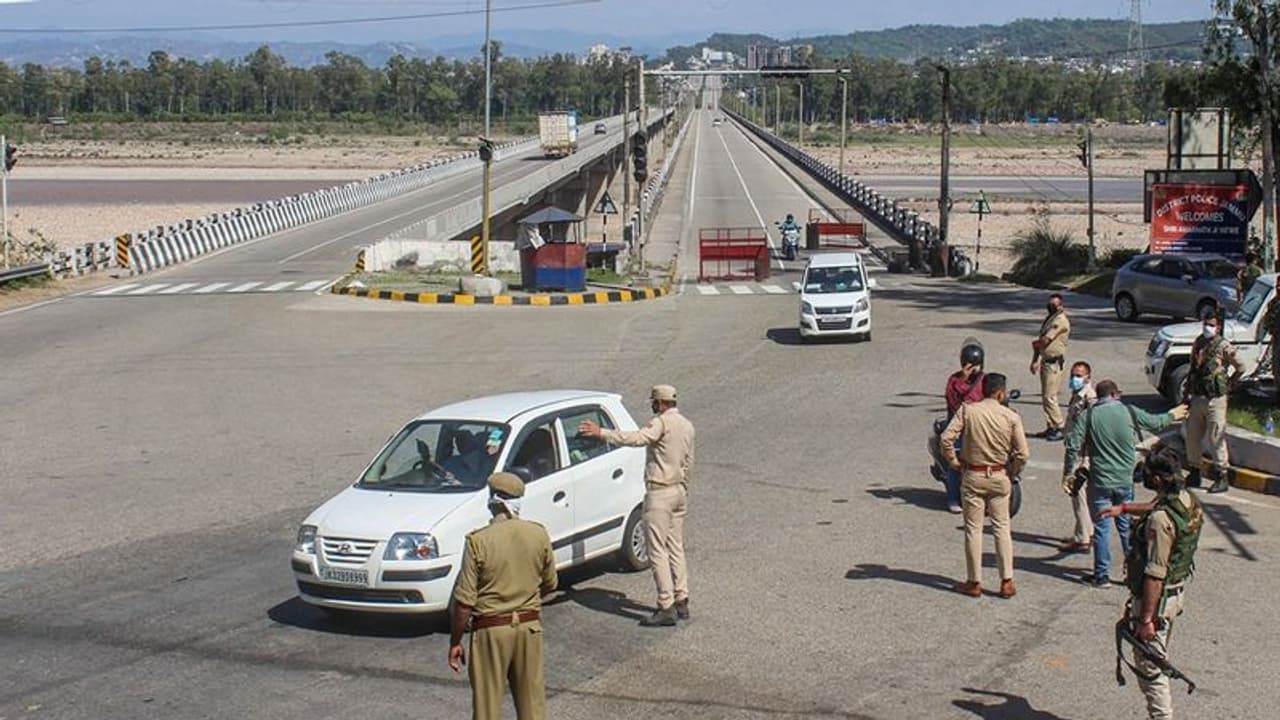MHA extends lockdown till June 30 in containment zones; malls, restaurants can reopen from June 8 MHA extends lockdown till June 30 in containment zones; malls, restaurants can reopen from June 8