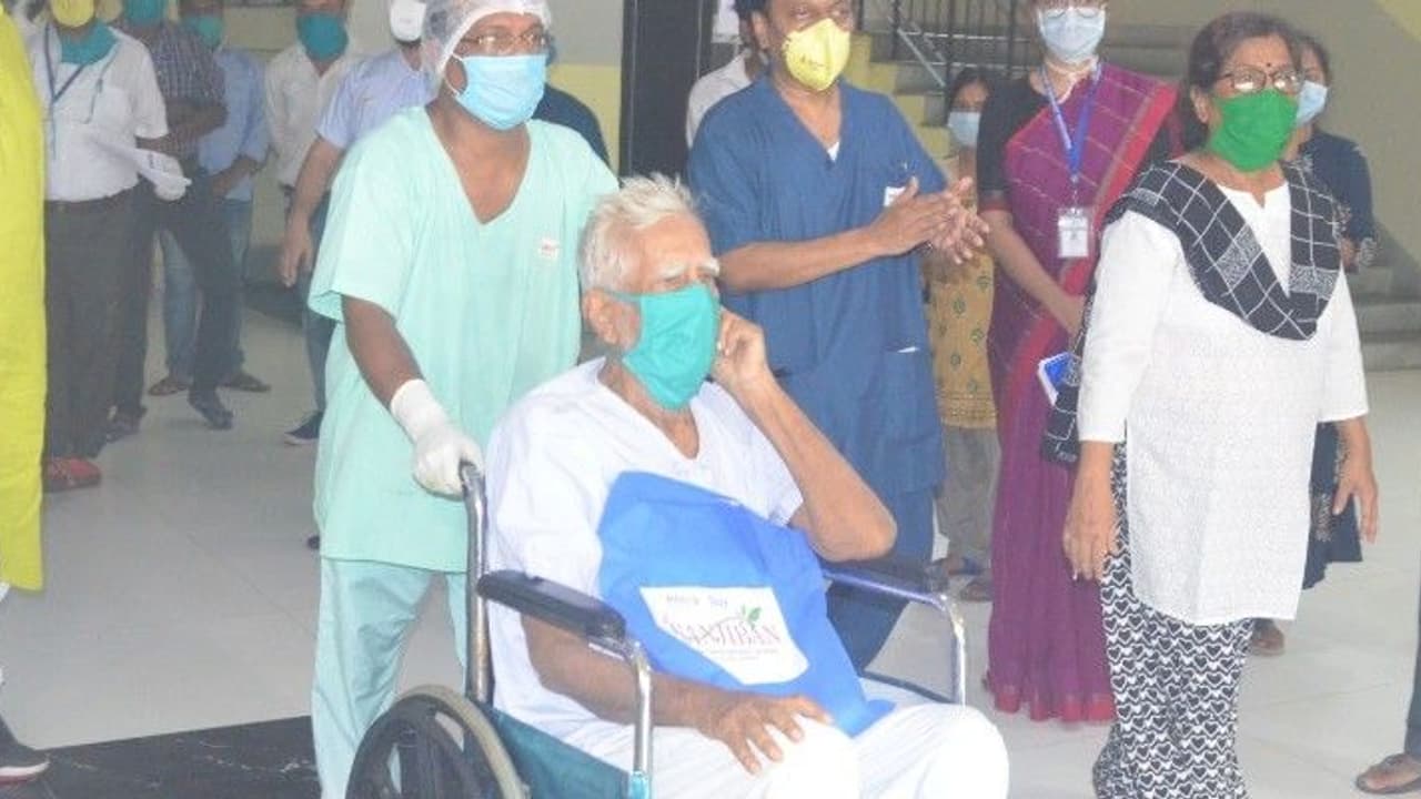 खुशखबरी: कम हो रहा है कोरोना कहर, बढ़ी रिकवरी खुशखबरी: कम हो रहा है कोरोना कहर, बढ़ी रिकवरी