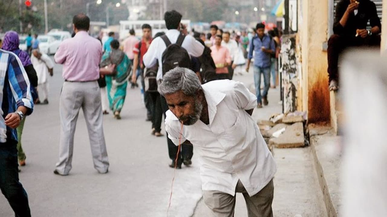 പൊതുസ്ഥലങ്ങളിൽ പുകവലിക്കുന്നതും തുപ്പുന്നതും നിരോധിച്ച് മഹാരാഷ്ട്ര സർക്കാർ, ലംഘിച്ചാൽ ചുമത്തുന്നത് കനത്ത പിഴ