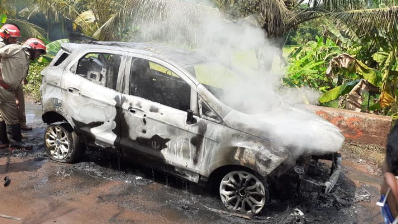 മലപ്പുറത്ത് ഓടിക്കൊണ്ടിരിക്കെ കാര്‍ കത്തി നശിച്ചു; വന്‍ ദുരന്തം ഒഴിവായത് തലനാരിഴയ്ക്ക്
