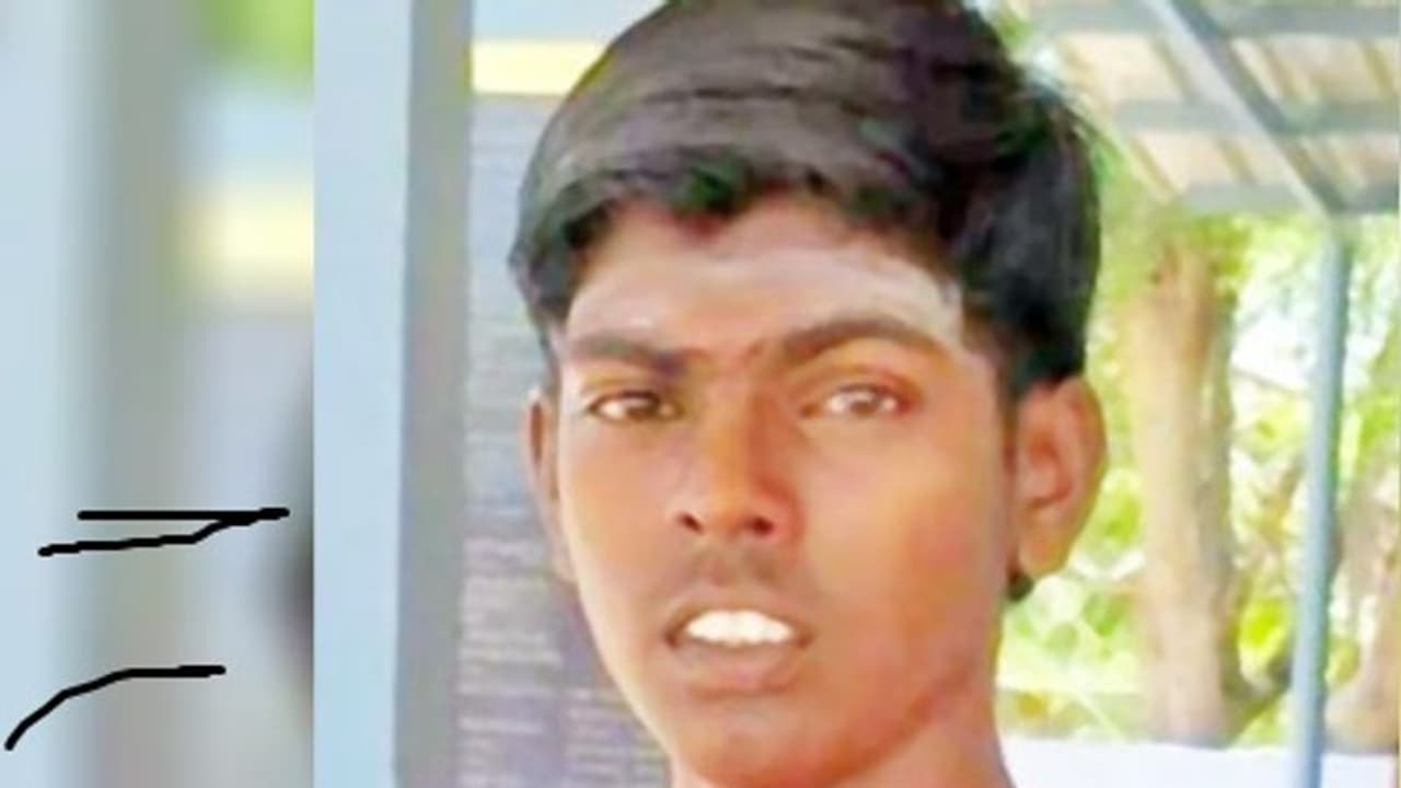 தூத்துக்குடி அருகே நடந்த மாணவர் கொலையில் தலையை தேடிய போலீசார்.!! பதட்டத்தை குறைக்க 1000 போலீஸ் குவிப்பு.!! தூத்துக்குடி அருகே நடந்த மாணவர் கொலையில் தலையை தேடிய போலீசார்.!! பதட்டத்தை குறைக்க 1000 போலீஸ் குவிப்பு.!!