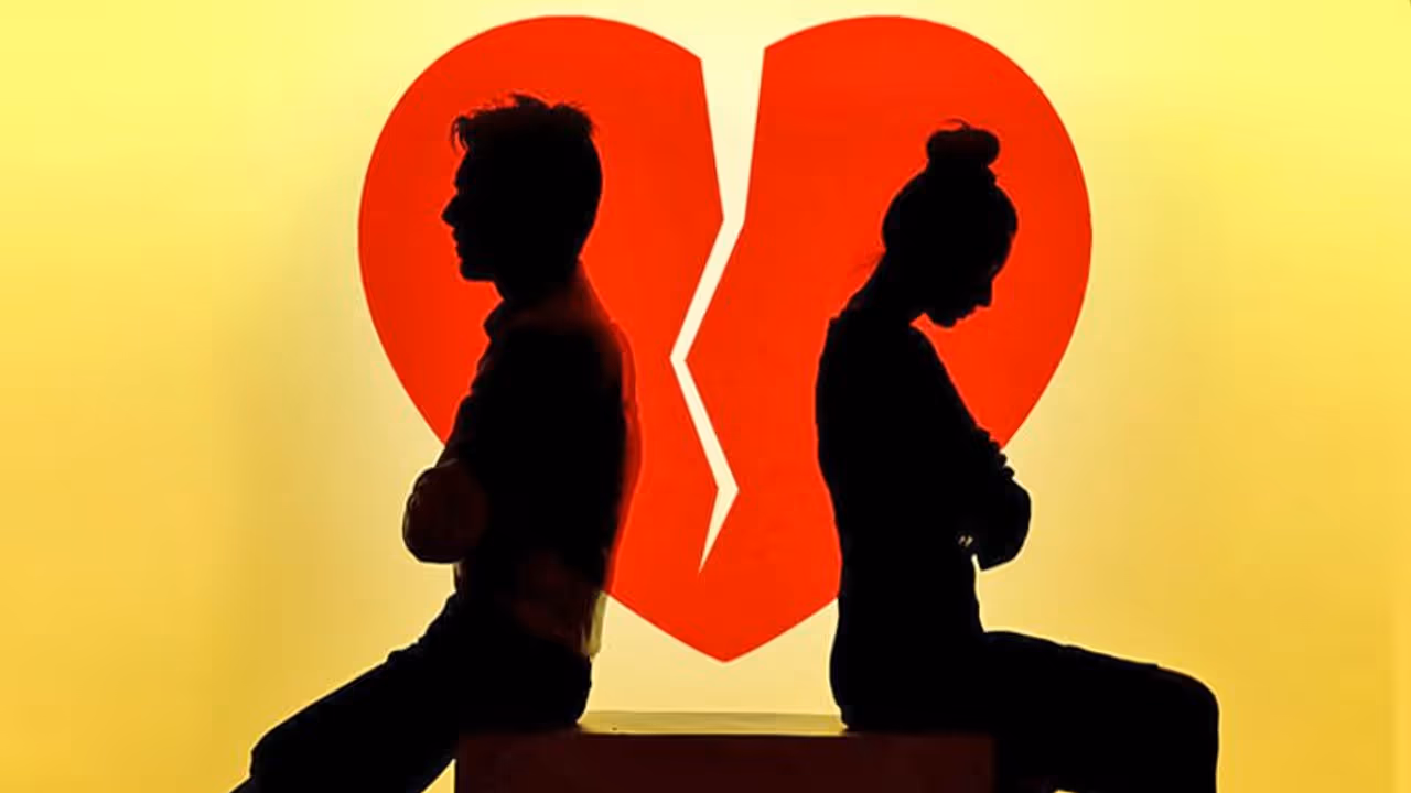 ज्योतिष: ब्रेकअप का कारण हो सकते हैं ये 3 ग्रह, जानिए कब कब बनते हैं ऐसे योग ज्योतिष: ब्रेकअप का कारण हो सकते हैं ये 3 ग्रह, जानिए कब कब बनते हैं ऐसे योग