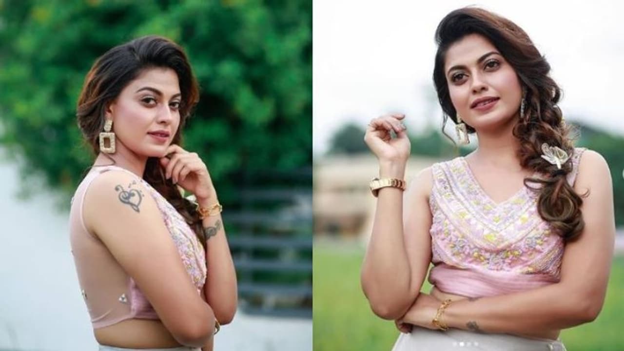 രാജകുമാരിയായി അനുശ്രി: പുതിയ ഫോട്ടോഷൂട്ട് ചിത്രങ്ങള് കാണാം രാജകുമാരിയായി അനുശ്രി: പുതിയ ഫോട്ടോഷൂട്ട് ചിത്രങ്ങള് കാണാം