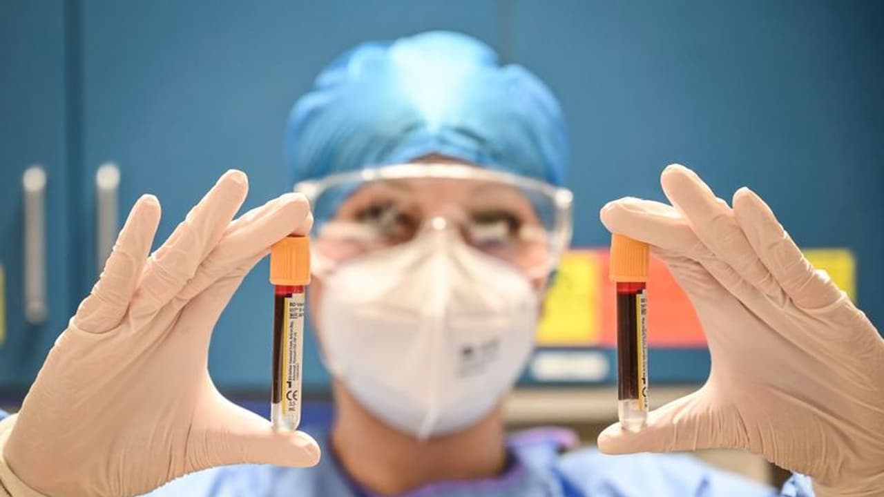 ഒമാനില് കൊവിഡ് ബാധിച്ച് പ്രവാസി ഉള്പ്പെടെ രണ്ട് പേര് കൂടി മരിച്ചു ഒമാനില് കൊവിഡ് ബാധിച്ച് പ്രവാസി ഉള്പ്പെടെ രണ്ട് പേര് കൂടി മരിച്ചു