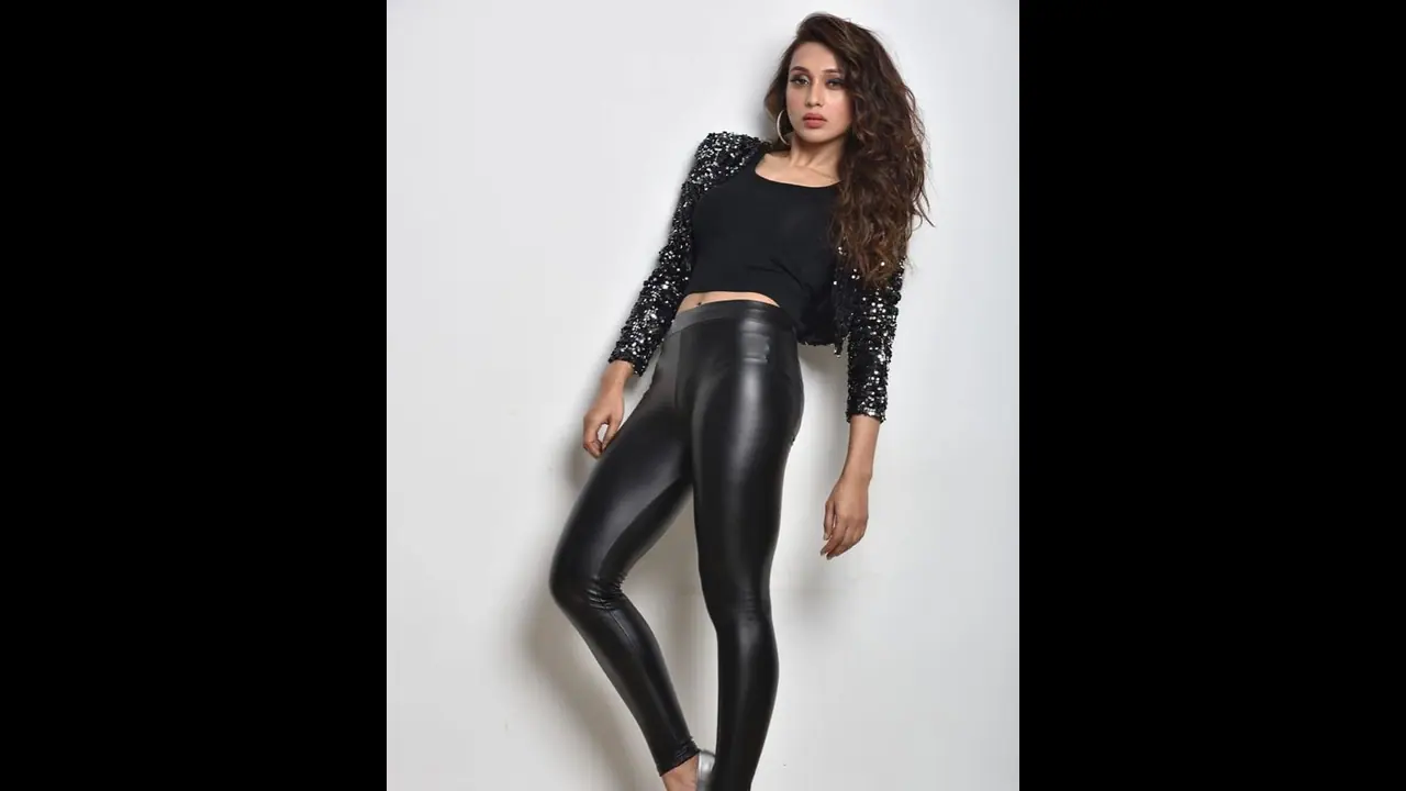 'কোনওভাবে ভালবাসা খুঁজে পেলাম', মিমির বার্তায় কি লুকিয়ে মন ভাঙার আভাস 'কোনওভাবে ভালবাসা খুঁজে পেলাম', মিমির বার্তায় কি লুকিয়ে মন ভাঙার আভাস