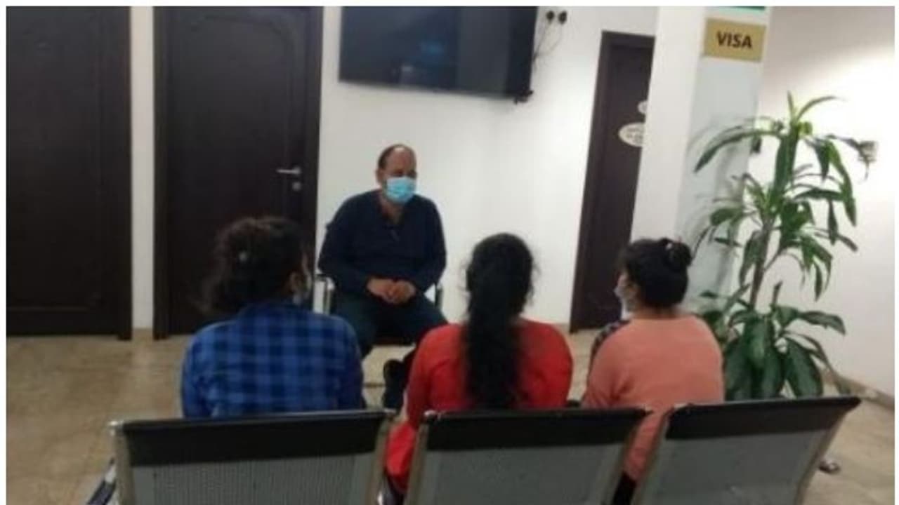 ബാര് നര്ത്തകിമാരാകാന് യുഎഇയിലെത്തിയ മലയാളികളടക്കമുള്ള യുവതികളെ പീഡിപ്പിച്ചു ബാര് നര്ത്തകിമാരാകാന് യുഎഇയിലെത്തിയ മലയാളികളടക്കമുള്ള യുവതികളെ പീഡിപ്പിച്ചു