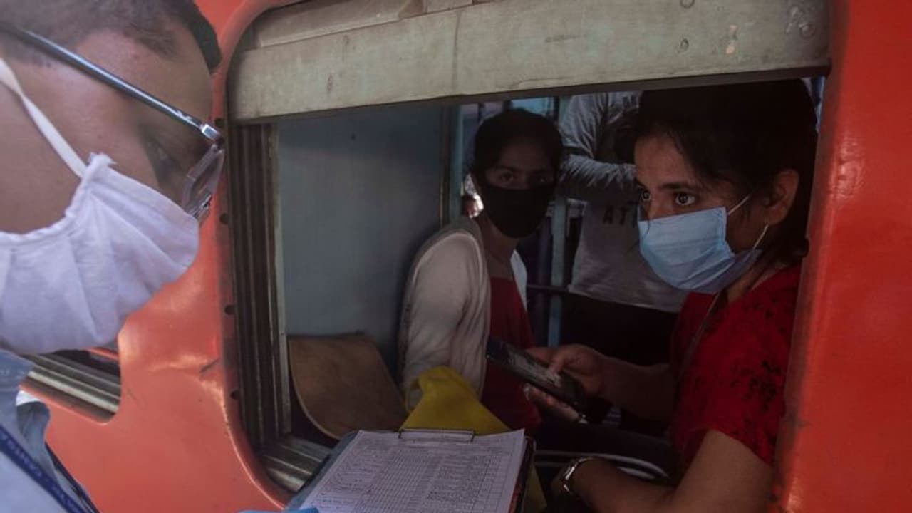 ট্রেনে উঠলেই মহিলাদের দেওয়া হবে নম্বর, যাত্রী সুরক্ষায় 'সহেলি' আনল রেল