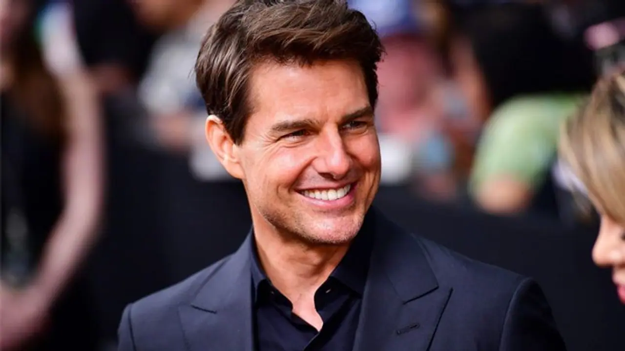 Can you guess where Tom Cruise dined over the weekend? Hint: Related to Asha Bhosle, Indian cuisine Can you guess where Tom Cruise dined over the weekend? Hint: Related to Asha Bhosle, Indian cuisine