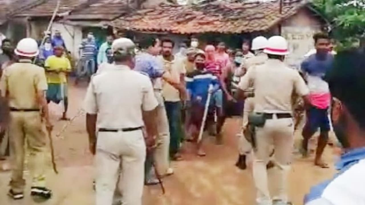 তৃণমূল বিজেপি সংঘর্ষে উত্তপ্ত হরিপাল, রাস্তা তৈরিকে কেন্দ্র করে ধুন্ধুমার তৃণমূল বিজেপি সংঘর্ষে উত্তপ্ত হরিপাল, রাস্তা তৈরিকে কেন্দ্র করে ধুন্ধুমার